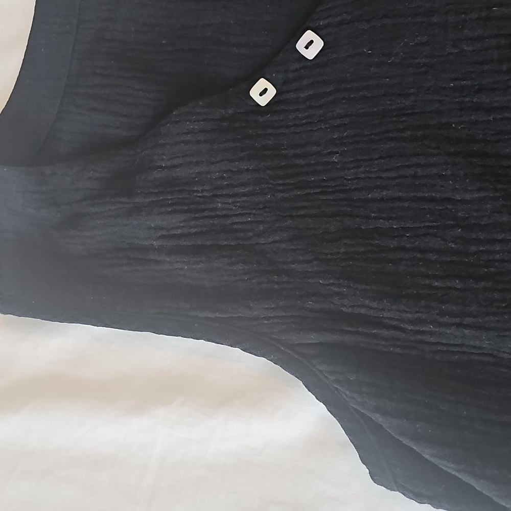 Lulu-B Black Sleeveless Blouse with Button Detail - Picture 6 of 11